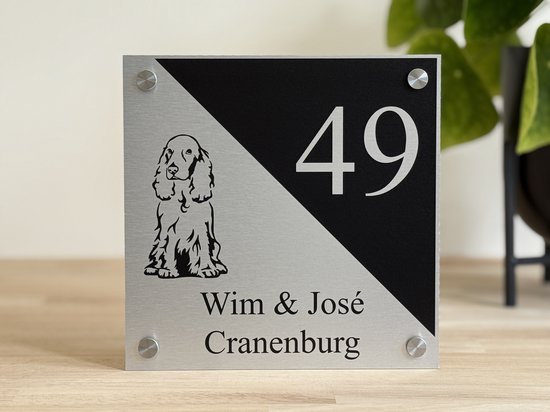 Plaque signalétique de la porte d'entrée avec un Cocker Spaniel