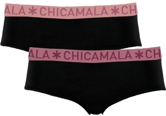 Twee zwarte hipsters met roze band met het logo "CHICAMALA".