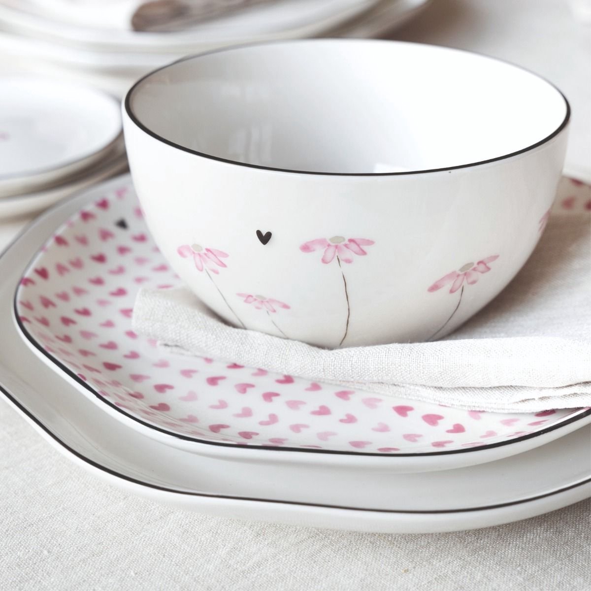 Bastion Collections bowl 14.5x7cm wit / roze 'rose daisies'
