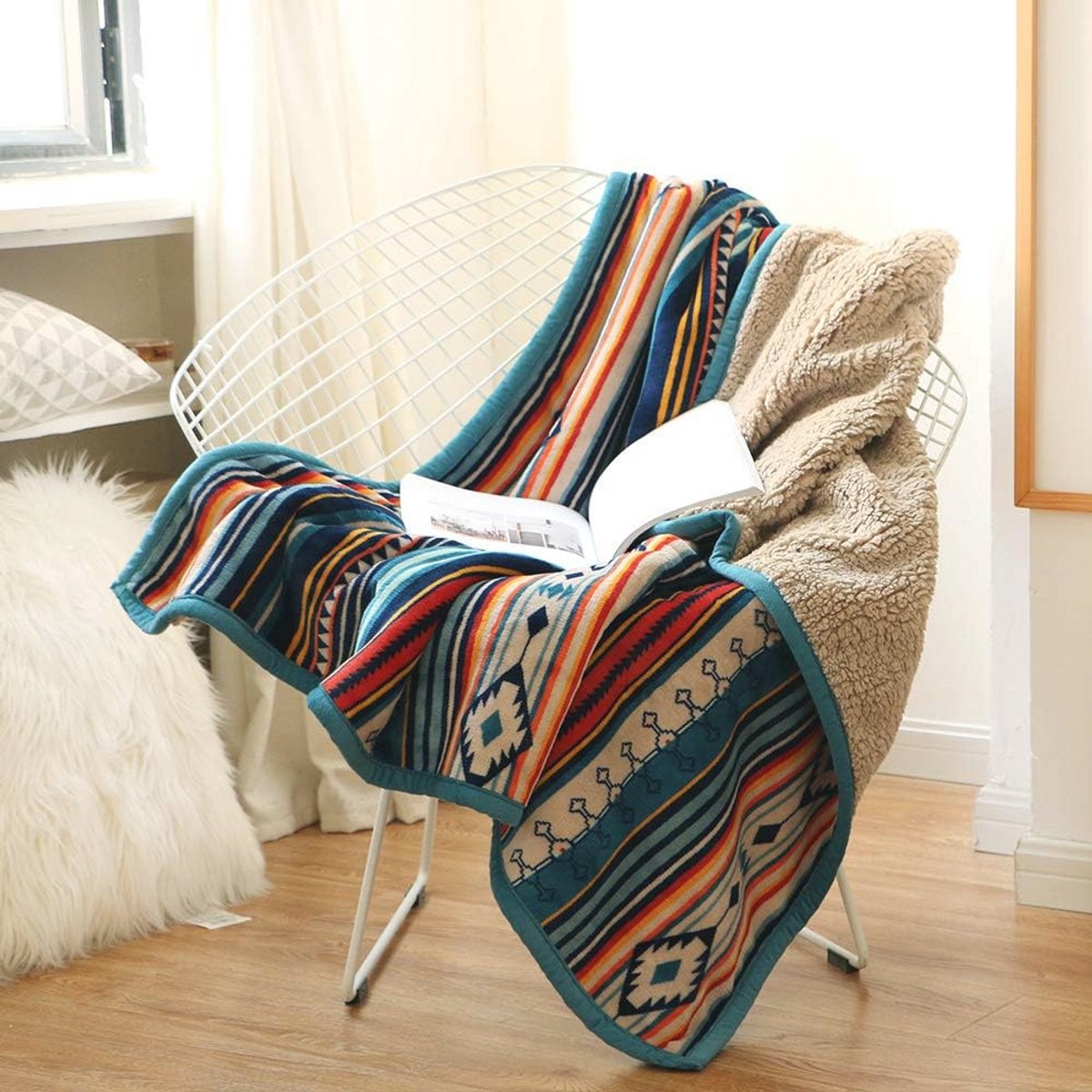 Knuffeldeken 130 x 150 cm - Zachte Fleece Deken met Kleurige Strepen