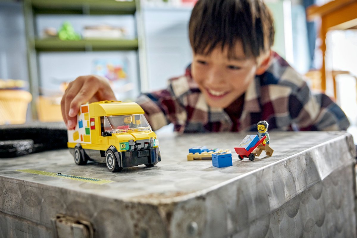 LEGO® City: De LEGO Bestelwagen - Bouw- en Speelset voor Autofans Vanaf 6 Jaar - Met 2 Minifiguren - 60500 — afbeelding 7