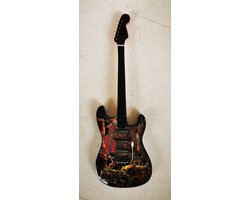 Iron Maiden Miniatuur Gitaar War Zone Eddie – Houten Heavy Metal Decoratie met Standaard – Luxe Strat Model Merchandise – 25 cm Hoog – Vintage Cadeau voor de Echte Metalhead