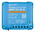 Blauwe Victron SmartSolar MPPT 75|15 laadregelaar met tekst en groene, gele en blauwe LED-indicatoren.