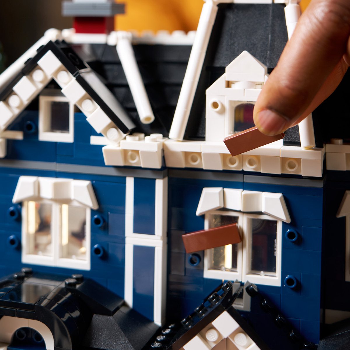 LEGO Icons Stranger Things: Het Huis van de Familie Creel Bouwpakket voor Volwassenen - 11370 — afbeelding 16