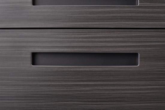 Detail van de houten nerfstructuur van de ladefronten met uitsparingen voor handgrepen.