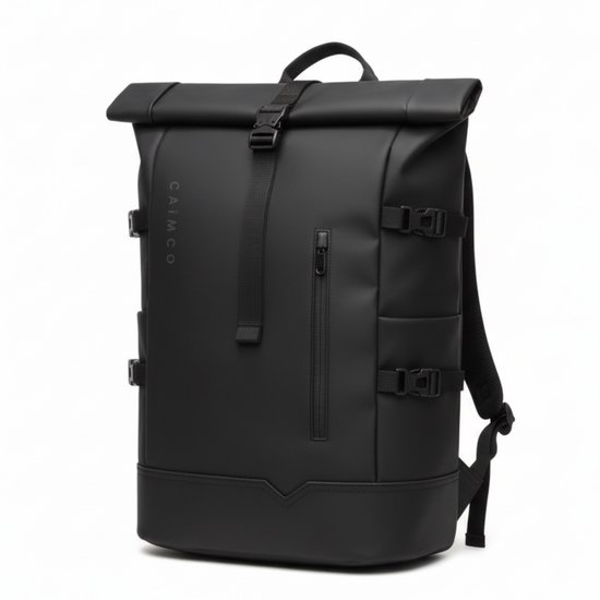 Zwarte Caimco rolltop rugzak, met ritssluiting aan de voorkant en gespen aan de zijkant.