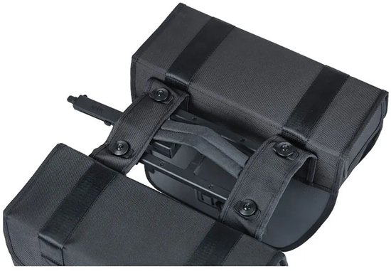 Basil Tour Waterproof dubbele fietstas MIK, 28L, zwart van Basil — afbeelding 3