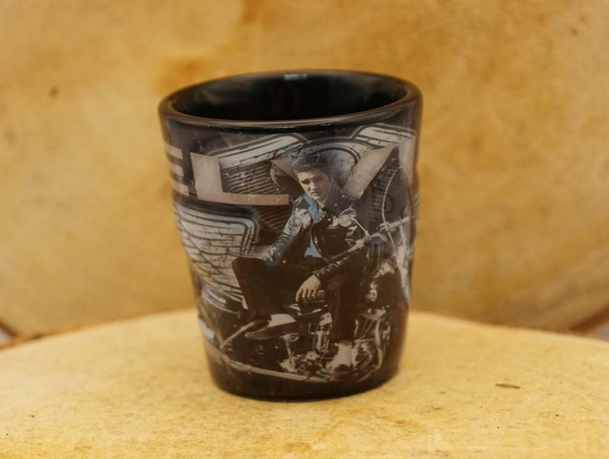 Bekertje Elvis op motorcycle - Shotglas Elvis Presley - Elvis Presley klein kopje - Elvis Presley Officially licensed product - Elvis Presley cadeau artikelen - Elvis Presley cadeau artikelen - Rock & roll ster mok - cadeau voor Elvis Presley fan