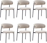 Set van zes beige bouclé eetkamerstoelen met zwart metalen poten.