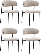 Een set van vier beige bouclé eetkamerstoelen met zwarte metalen poten.
