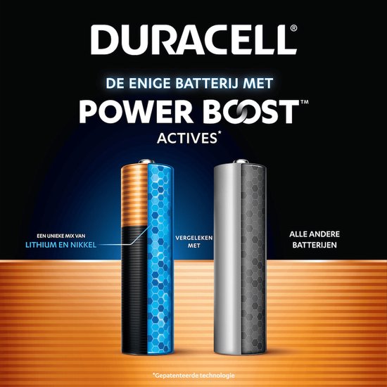 Pile Duracell Optimum avec le texte "POWER BOOST ACTIVES" et comparaison avec d'autres piles.