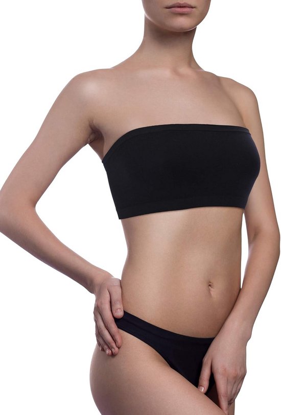 Zwarte strapless bandeau bh gedragen door een model.