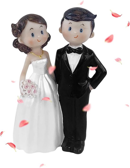 Fondant bruidstaart met structuur en verse bloemen
