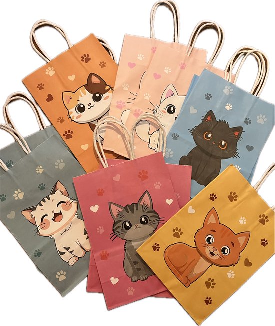 Set van 7 veelkleurige geschenktassen met cartoonkatten in verschillende kleuren en pootafdrukken.