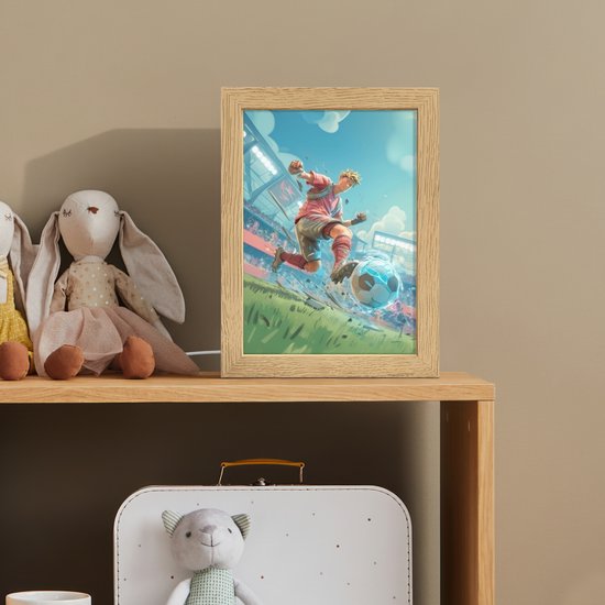 Nachtlampje 15x20 cm - Kinder lamp - Stadion - Voetbal - Jongen - Rood - Tafellamp kinderkamer - Slaapkamer lamp - Bedlamp kinderen - Kinderlampje stopcontact - Wandlamp babykamer - Nachtlampjes van Decoware — afbeelding 3