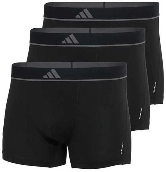 Drie zwarte boxershorts opgestapeld, elk met een grijze Adidas logo band.
