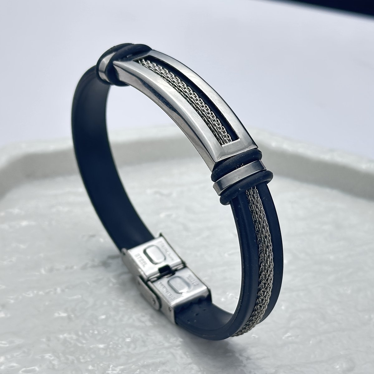 Sjika - Zilverkleurige Heren Armband – Leer & Stainless Steel – Sportief, Casual & Zakelijk – Cadeau voor hem