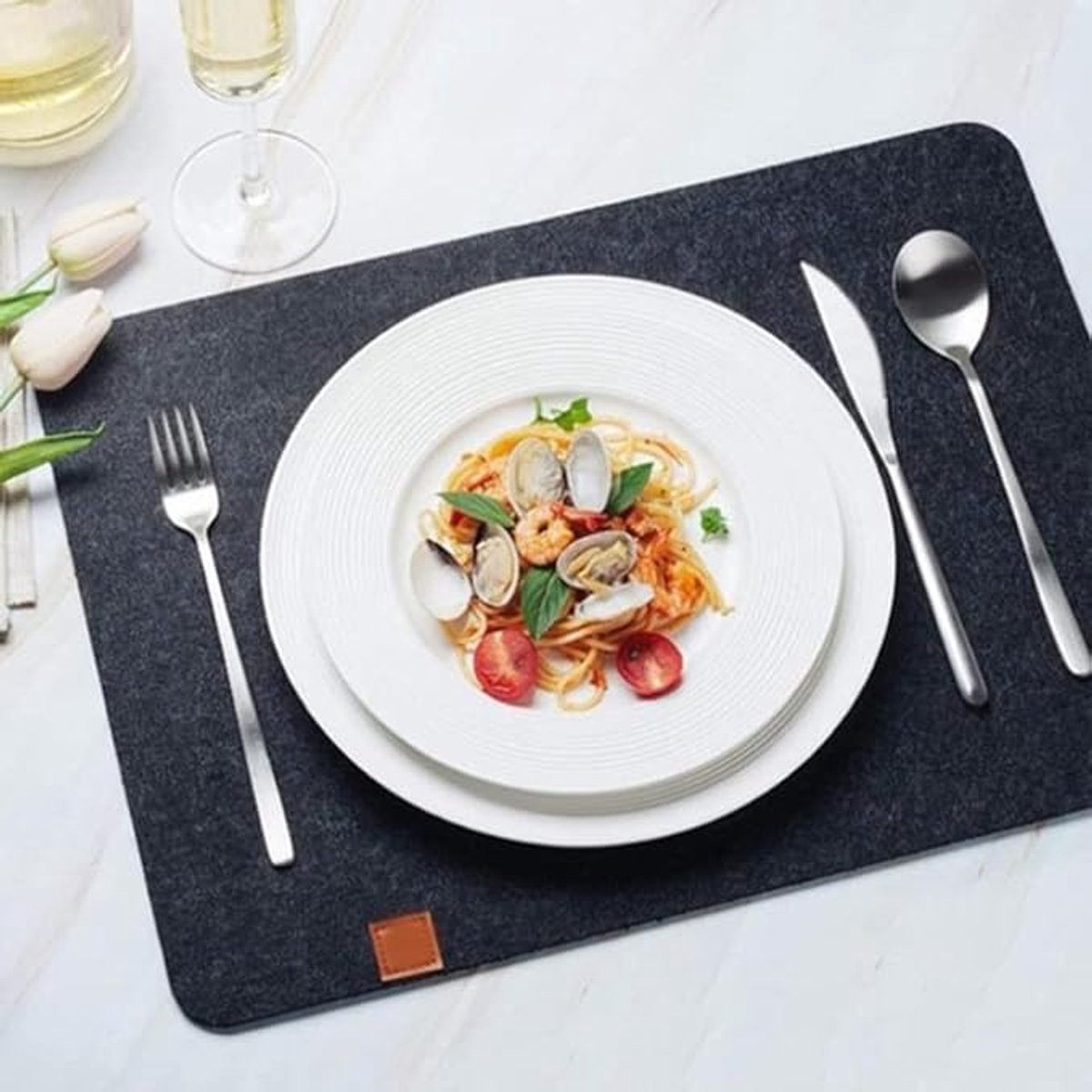 Vilten placemats, set van 4, hittebestendig en antislip, inclusief onderzetters en bestekzak, geschikt voor keukens en eettafels, 30*41cm,Zwart — cadeau in Wonen & Interieur - foto 6