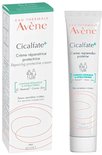 Witte tube en doosje met rode en grijze tekst. Avene Cicalfate+ crème voor gevoelige geïrriteerde huid.