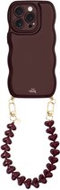 xoxo Wildhearts Glossy Wavy Cord Case Burgundy - Funky Hearts (Burgundy) - geschikt voor iPhone 16 Pro - hoesje met koord - telefoonkoord met hartjes - golvend hoesje - silicone case - schokbestendig - bordeaux rood