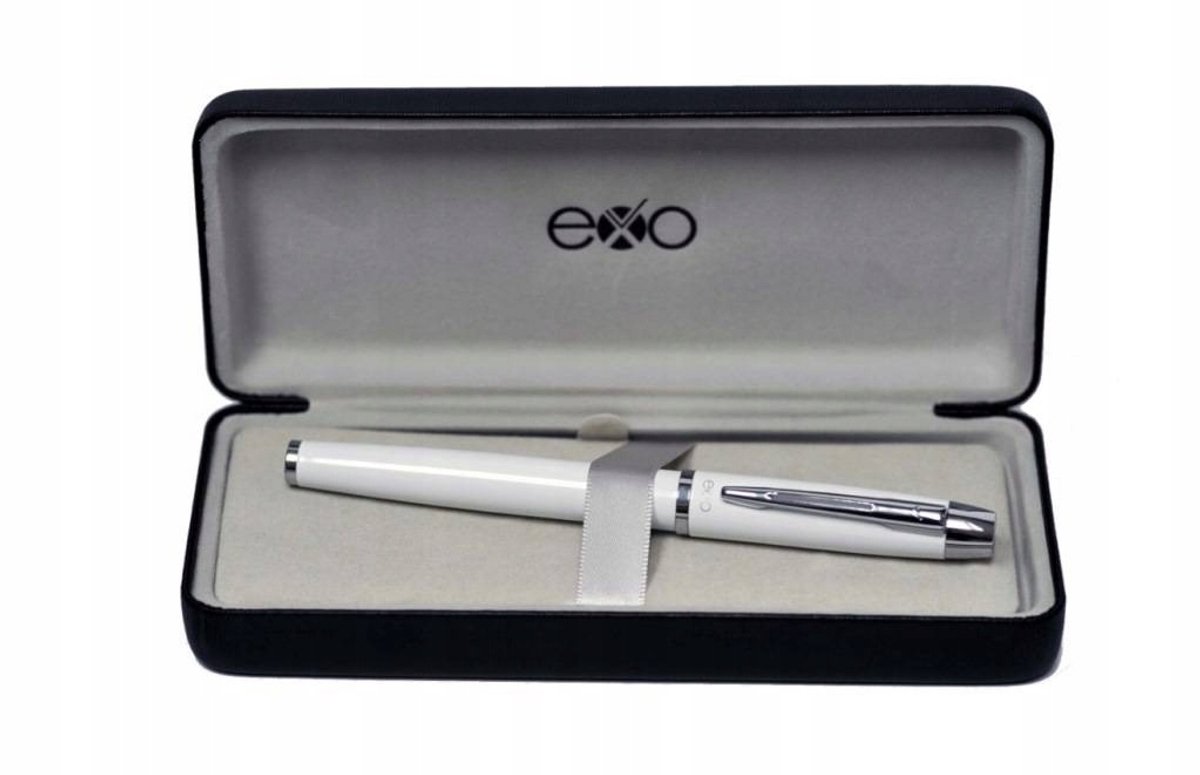 Merkloos Wit Gelakt Vulpen met Chromen Afwerking en Etui