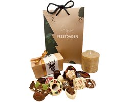 Cho-lala Kerstmis geschenkset Fijne Feestdagen, chocolade cadeau - 250 gram kerstbonbons en chocolade - rustieke stompkaars - cadeau tasje - 3-delig