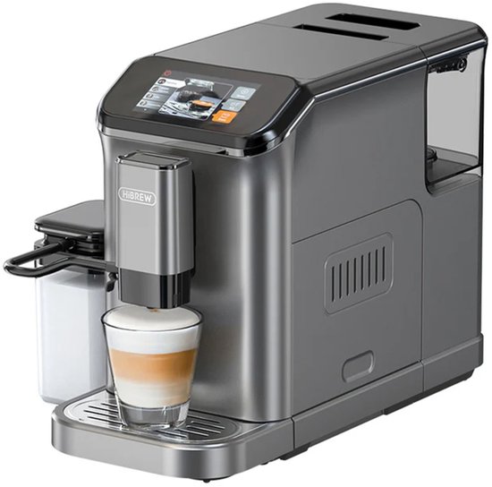 Grijze volautomatische espressomachine van HiBREW met een glas cappuccino, melkreservoir en een bakje voor gemalen koffie.