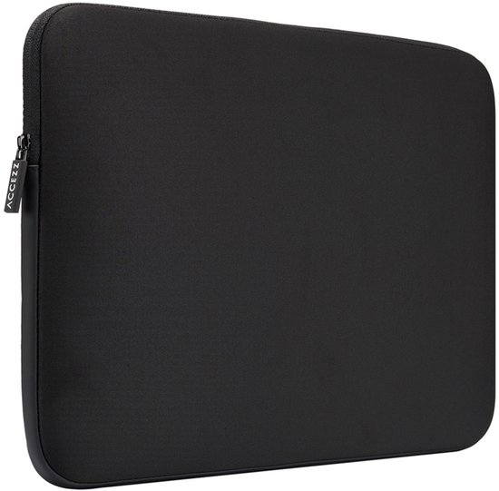 Zwarte laptop sleeve, met rits en ACCＥZZ logo op de ritslip.
