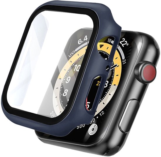 Donkerblauwe smartwatchcase die over een smartwatch wordt geschoven, met het scherm aan.