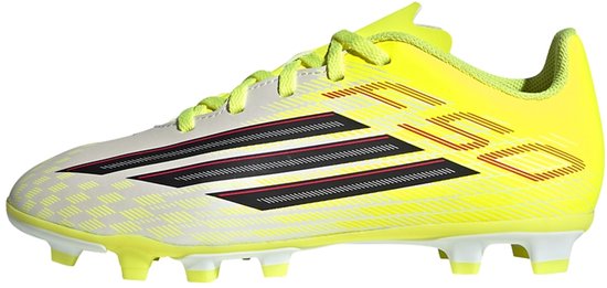 Gele voetbalschoen met witte en zwarte accenten, drievoudige strepen en noppen.