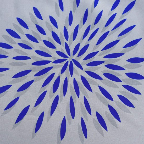 Detail van blauwe, stervormige patronen op een grijze, geblokte stof.
