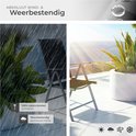 Weerbestendige tuinstoel en aluminium frame in de regen en in de zon.