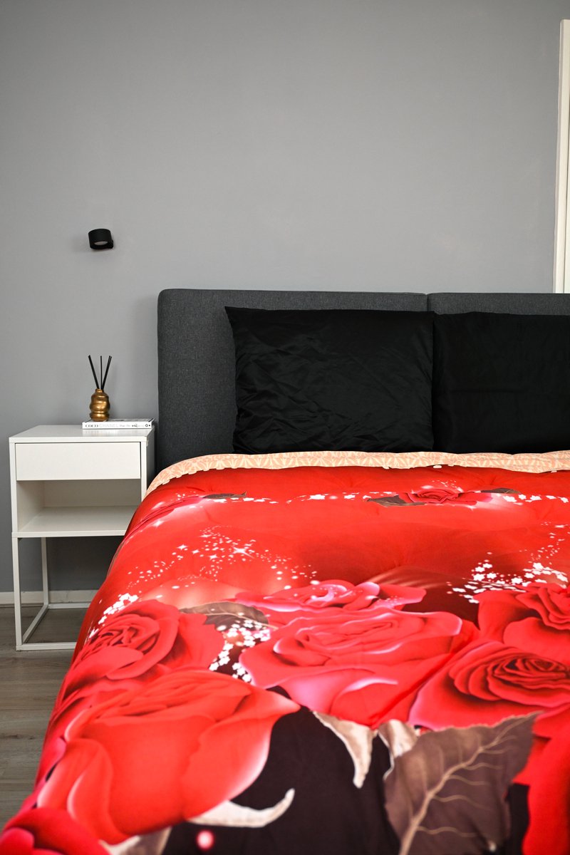 All-in One Lazy Dekbed Rode Rozen - Dekbed voor het hele jaar 200 x 200 cm
