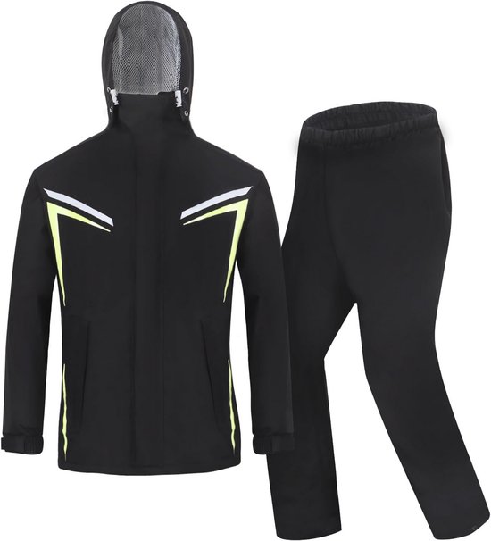 Zwarte regenjas en -broek met reflecterende accenten, capuchon en mesh voering.