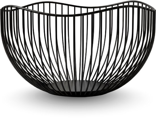 Zwarte metalen fruitschaal met golvende rand, geïsoleerd op een witte achtergrond.