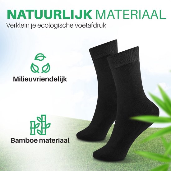 Twee zwarte sokken, milieuvriendelijk bamboe materiaal.