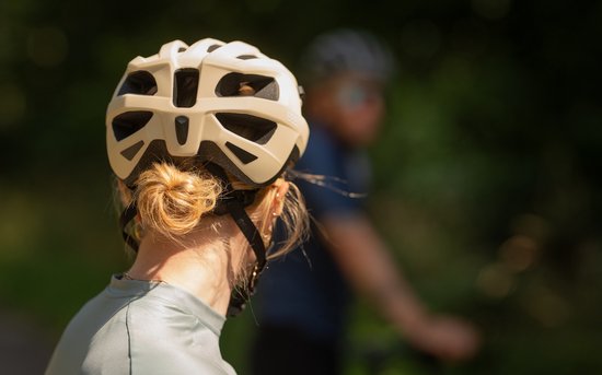 BBB Cycling Kite 3.0 Fidlock Fietshelm Volwassenen - MTB Helm & Racefiets Helm - Wielrenhelm - Fietshelm Dames - Fietshelm Heren - Mat Zand Maat M (55-58cm) - BHE-30 van BBB Cycling — afbeelding 2