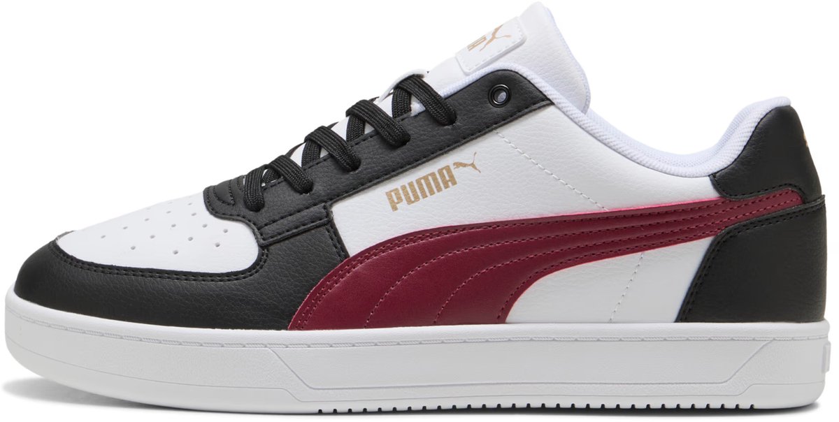 Puma Caven 2.0 voetbalschoenen in zwart, wit en bordeauxrood met retro design en comfortabele pasvorm.