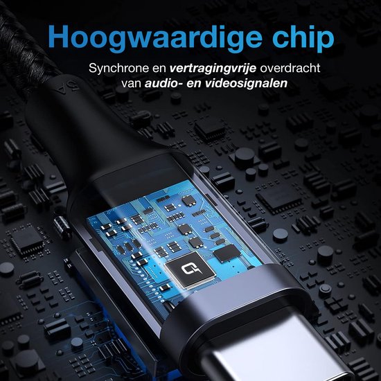Gedetailleerd zicht op een hoogwaardige chip in een USB-C kabel met blauwe printplaat.