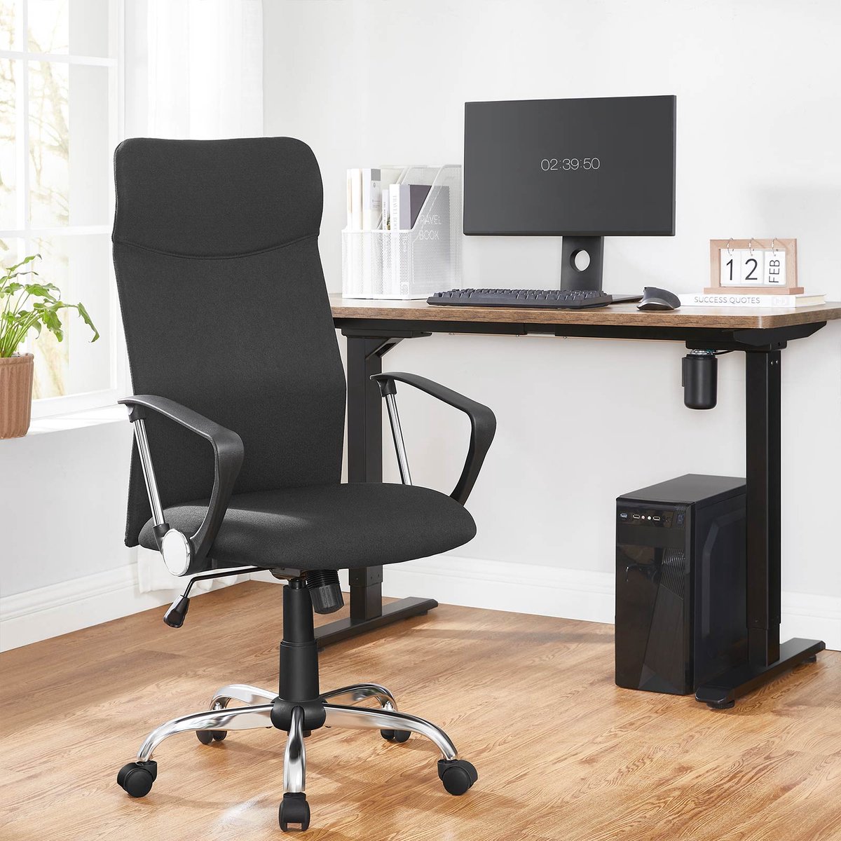 Bureaustoel Ergonomische draaistoel Stoffen zitting met kussen 63 x 63 x (110 - 120) cm Zwart Verstelbare hoogte en kantelhoek Maximale draagkracht 120 kg Comfortabele ondersteuning voor nek, schouders en rug Geschikt voor kantoor en thuiswerk – foto 5