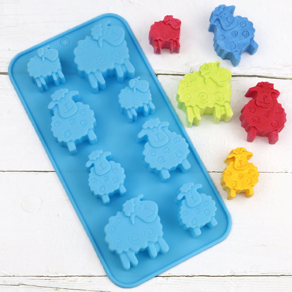 Twee miniatuur schapenchocoladevormen, geschikt voor chocolade en gebak - blauw