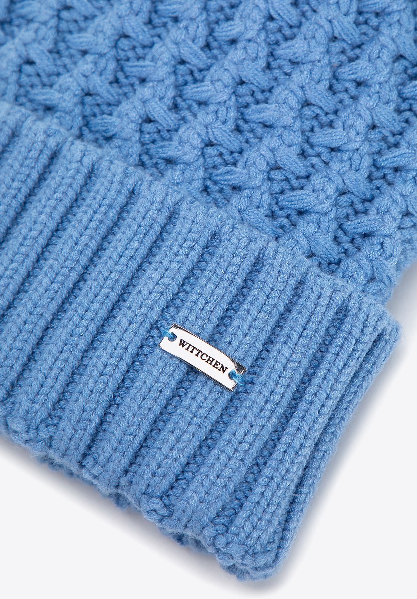 Wittchen - Dames Muts - Fijn Geweven Patroon - Blauwe Viscose - Glanzende Pompom