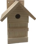 Maisonnette en bois avec toit incliné, entrée ronde et planches horizontales.