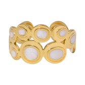 Gouden ring met witte ovale steentjes, cirkelmotief.