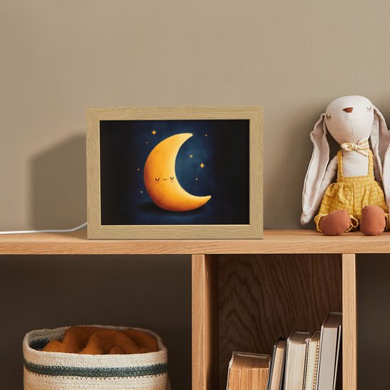 Nachtlampje 20x15 cm - Kinder lampje - Maan - Geel - Sterren - Gezichtje - Tafellamp kinderkamer - Slaapkamer lamp - Bedlamp kinderen - Kinderlampje stopcontact - Wandlamp babykamer - Nachtlampjes van Merkloos — afbeelding 3