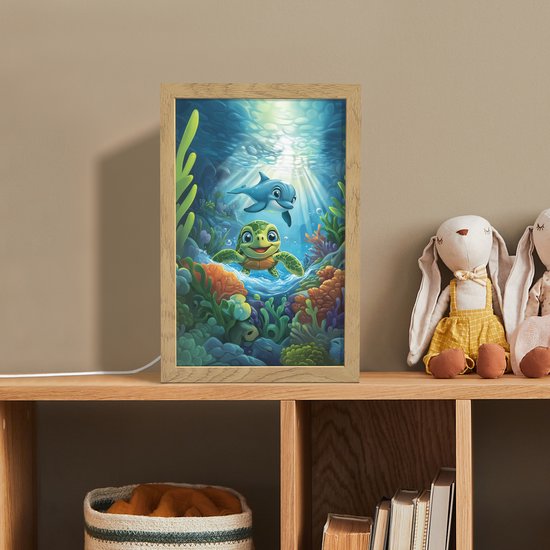 Nachtlampje 20x30 cm - Kinder lampje - Schildpad - Dolfijn - Oceaan - Tafellamp kinderkamer - Slaapkamer lamp - Bedlamp kinderen - Kinderlampje stopcontact - Wandlamp babykamer - Nachtlampjes van Merkloos — afbeelding 3