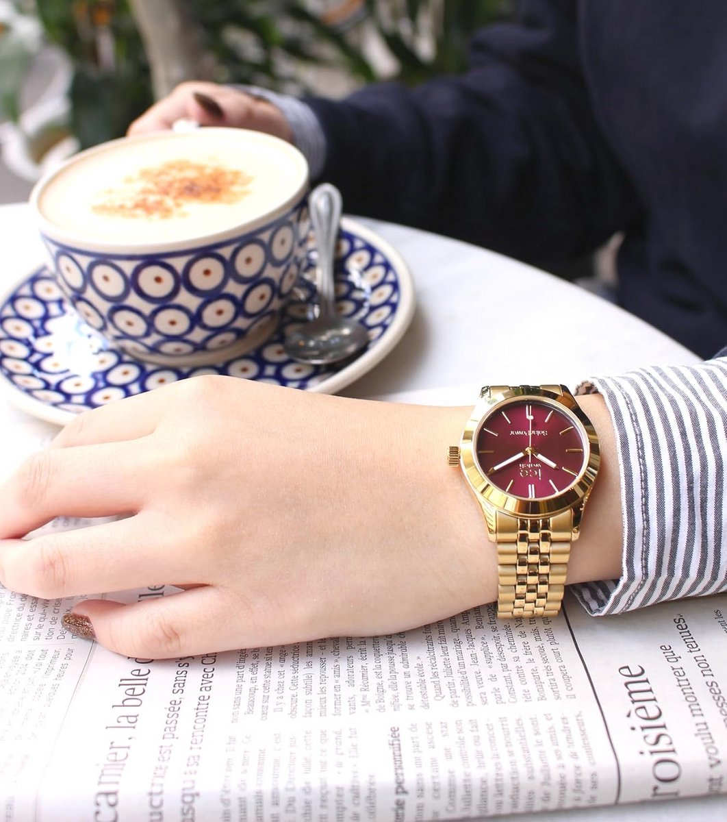 Dameshorloge met metalen armband en zonne-energie
