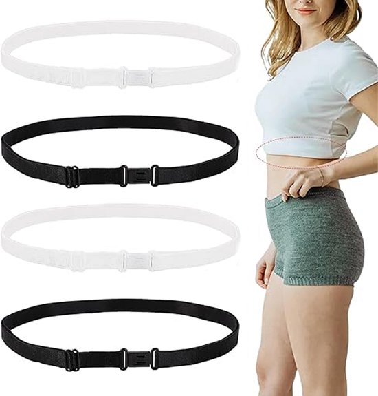 Vrouw met cropped t-shirt en groene shorts, met vier riemen (wit, zwart, wit, zwart).