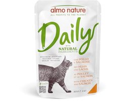 almo nature Daily Kattenvoer met kip en zalm, complete voeding voor volwassenen en katten, natvoer - 30 stuks (30 x 70 g)