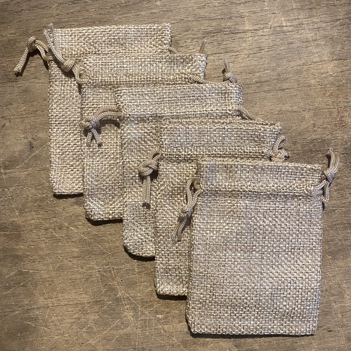 5x Jute Zakjes met koord ± 7x9 cm - Cadeau - Geschenk - Decoratief - Cadeauverpakking - Feest - Kinderfeestje
